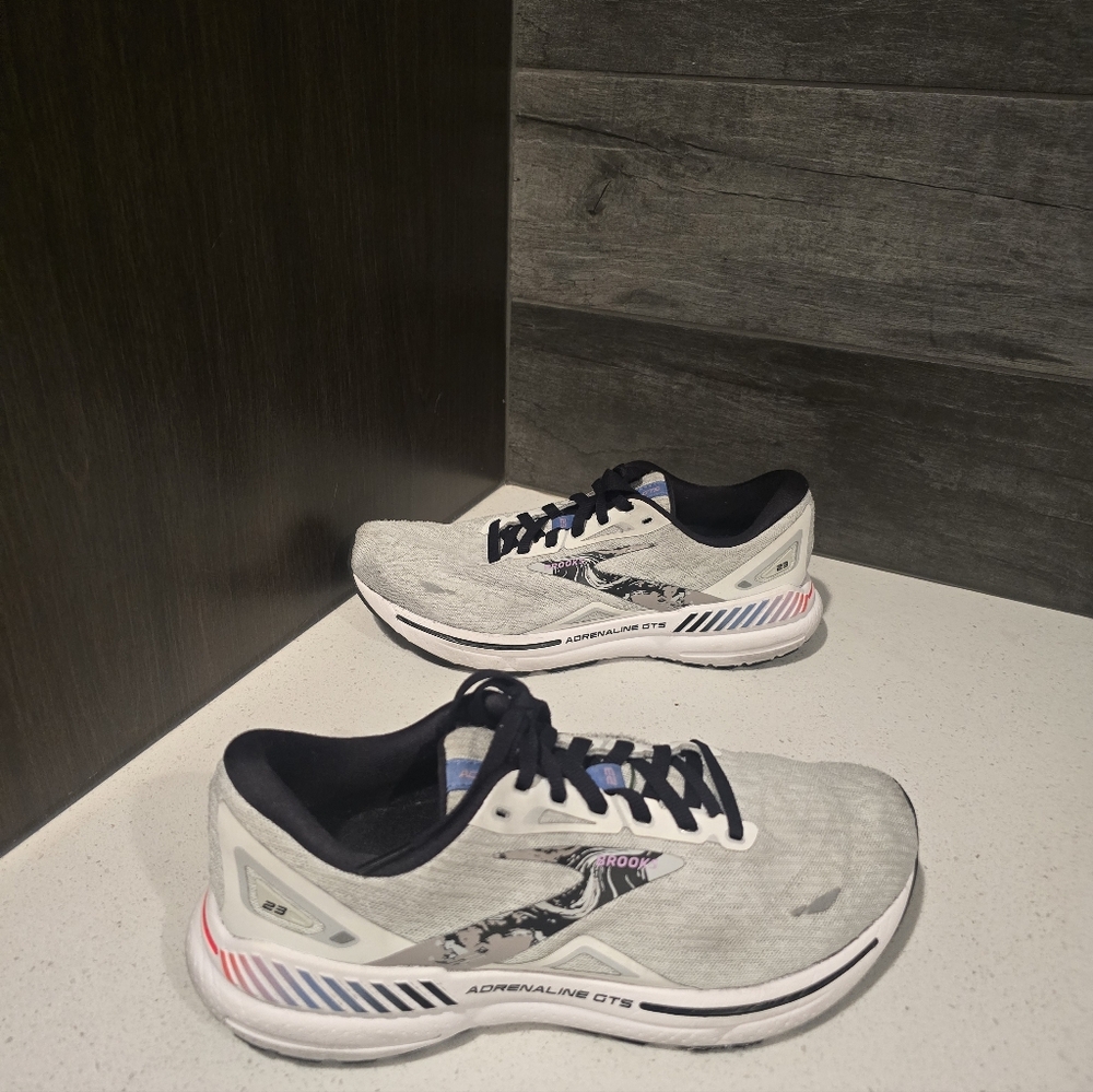Brooks Women's Adrenaline GTS Running Shoes - White and Black